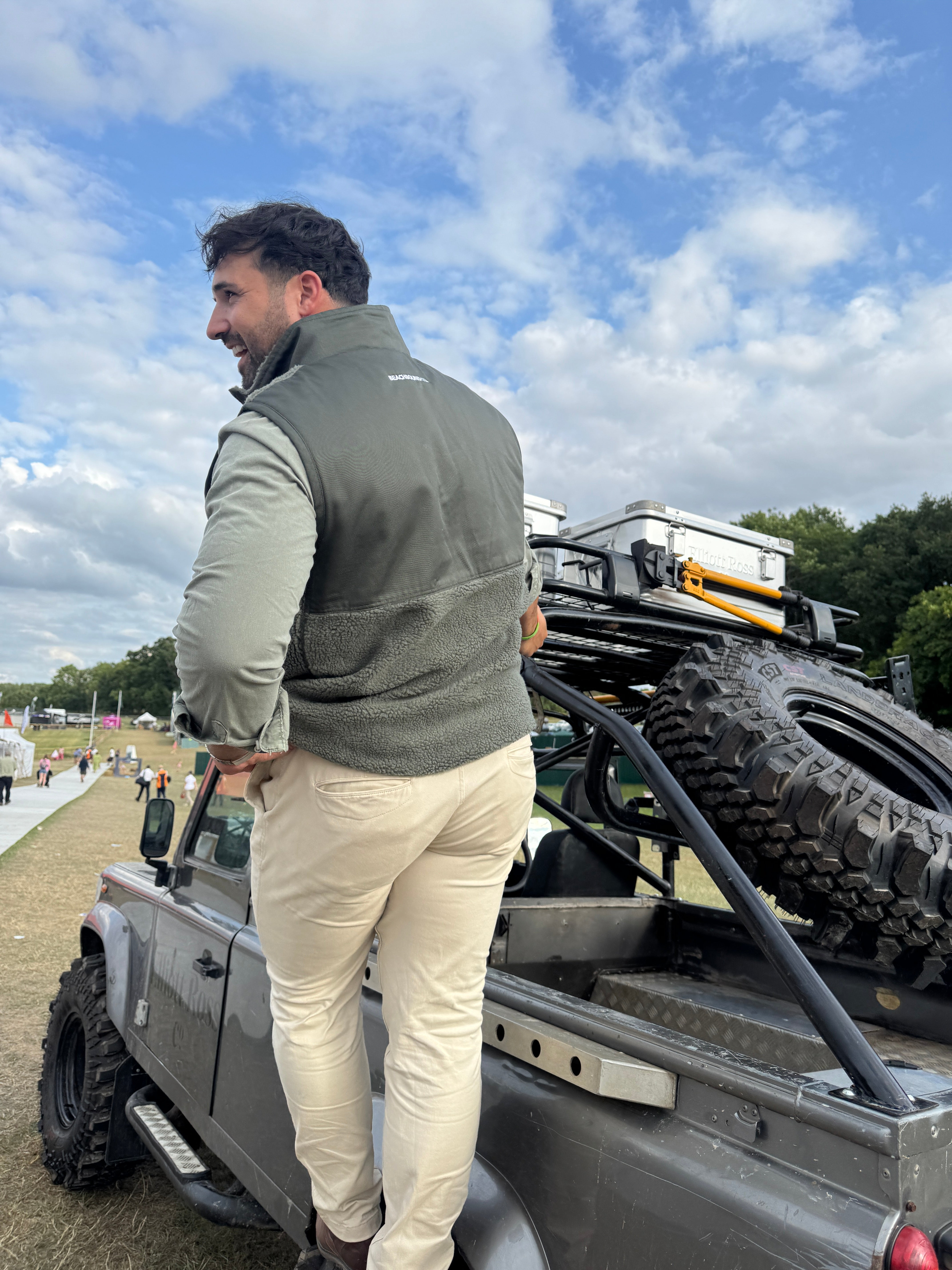 SAFARI SHACKLE GILET | OVERLAND GREEN